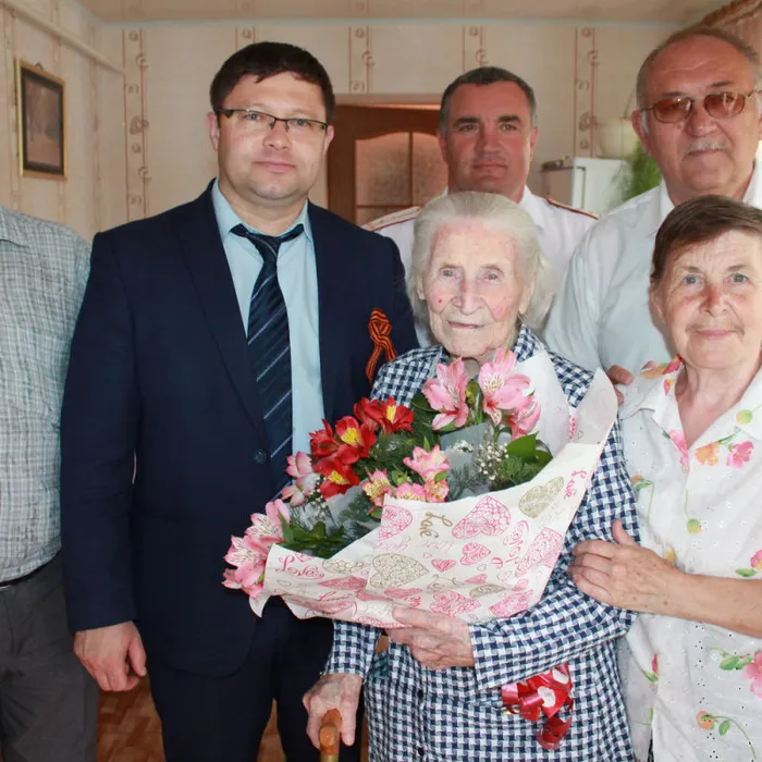 ВЛАСЕНКО ЕВДОКИЯ НИКИТИЧНА празднует сегодня свой 100- летний ЮБИЛЕЙ