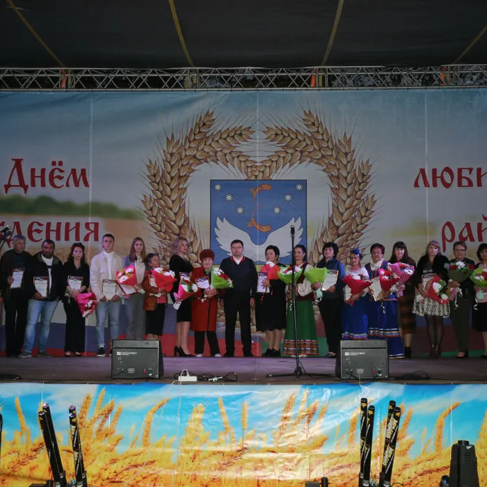 16 октября в центральном парке станицы Крыловской отметили  87 лет со дня рождения Крыловского района.