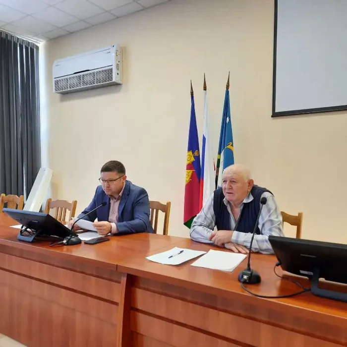 Глава района Виталий Демиров провел еженедельное планерное совещание.