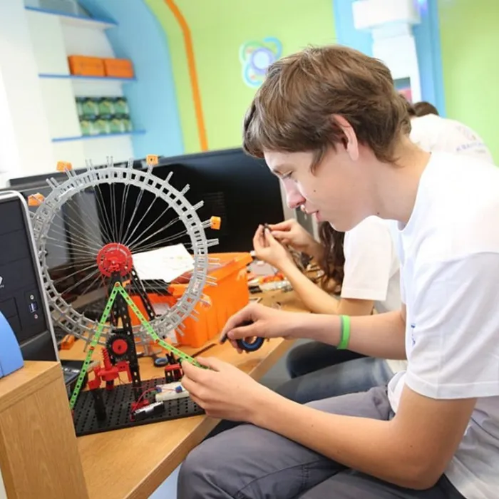 Вениамин Кондратьев поручил создавать кванториумы на базе больших школ