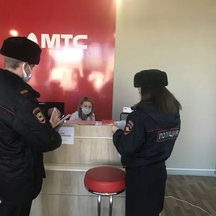 В Крыловском районе полицейские и волонтеры-активисты провели акцию «Внимание, фальшивка!» 