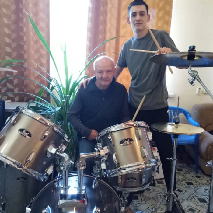 По поручению главы района для Рок-Клуба «Драйв» закупили новое ударное оборудование.