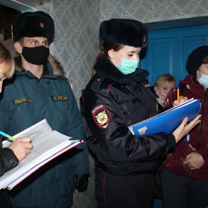 Крыловские полицейские в составе Межведомственной комиссии по профилактике отдельных категорий семей и несовершеннолетних проводят профилактические рейды.