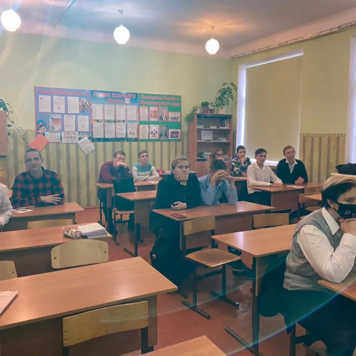 В рамках правовой грамотности у подростков, в Крыловском районе сотрудники полиции продолжают проводить профилактические мероприятия антинаркотической направленности со школьниками района.